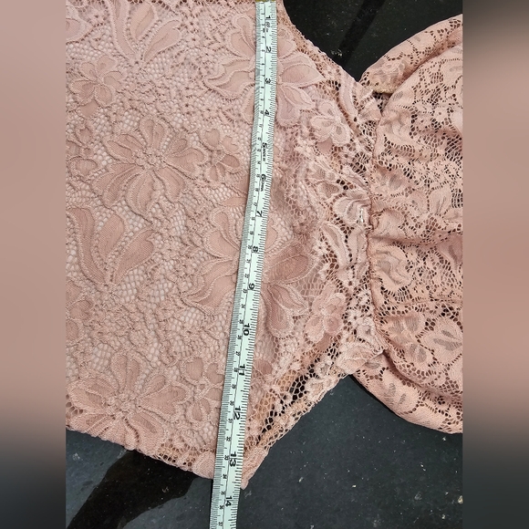 A'GACI Off the shoulder All Over Lace Pink Bodysuit. Size Small - Picture 11 of 14